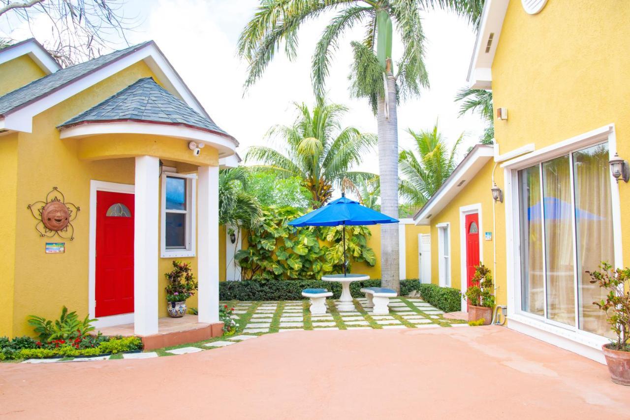 Brownstone Guesthouses Nassau Exterior foto