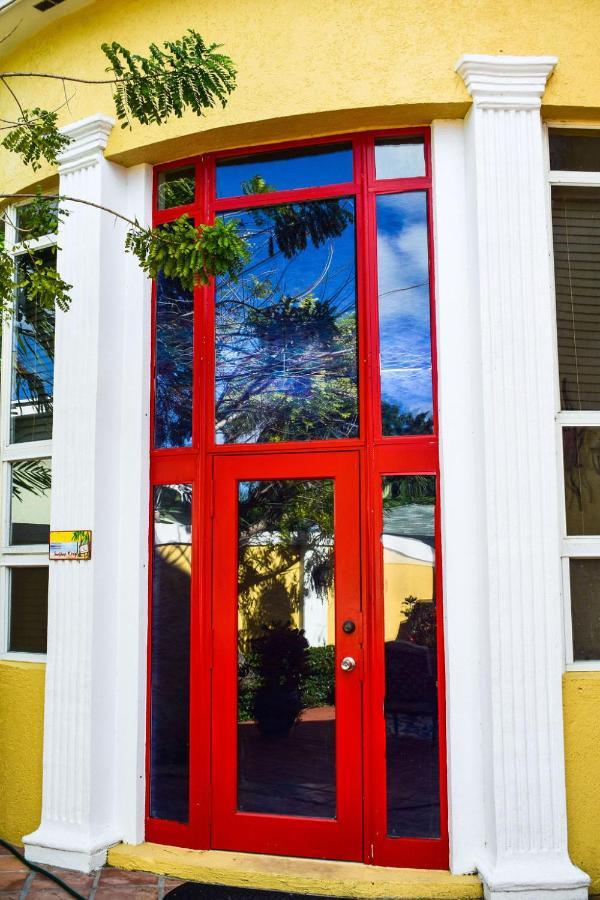 Brownstone Guesthouses Nassau Exterior foto